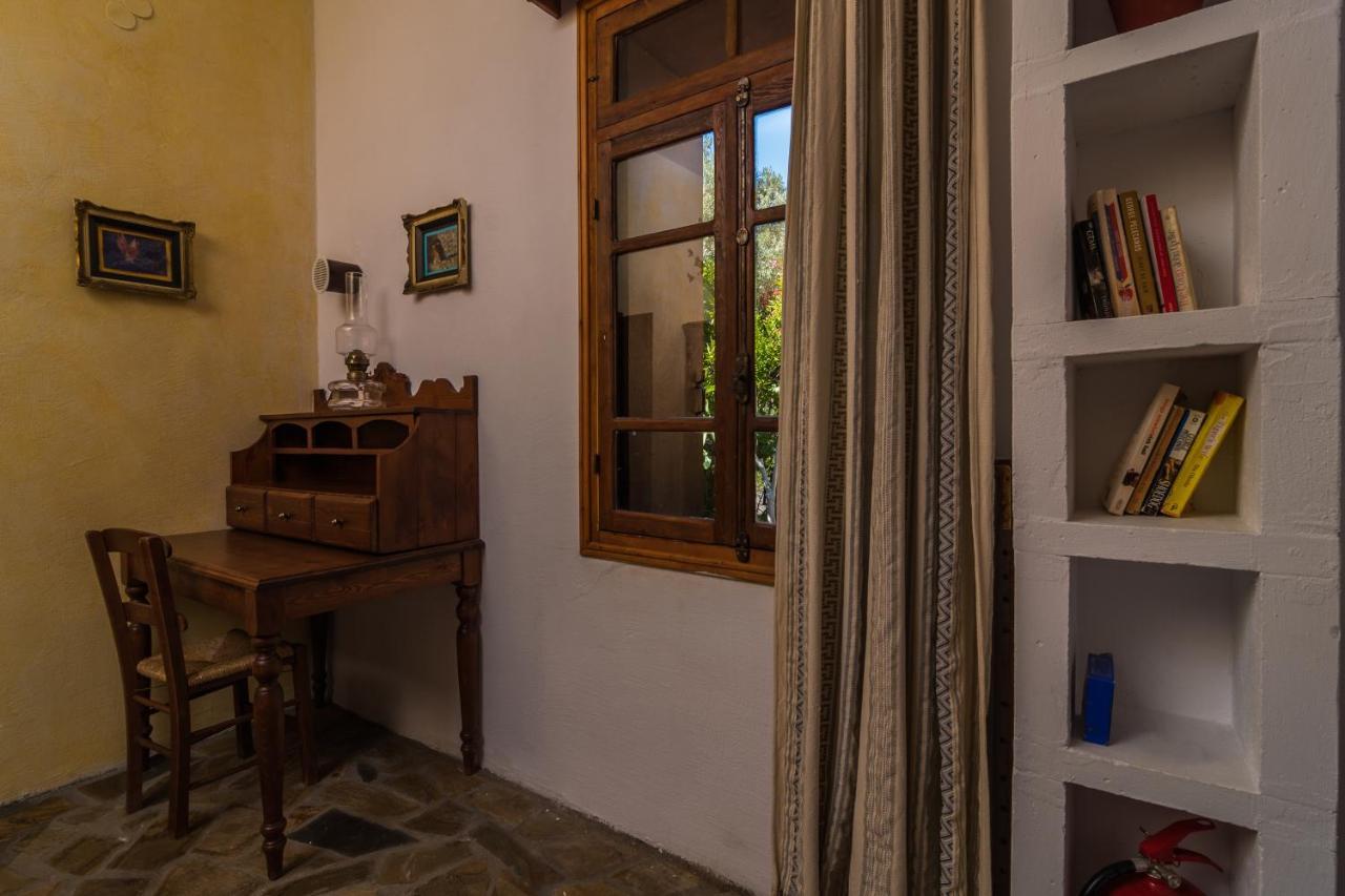 Spitia Anoi Villa Palaiochora Bagian luar foto